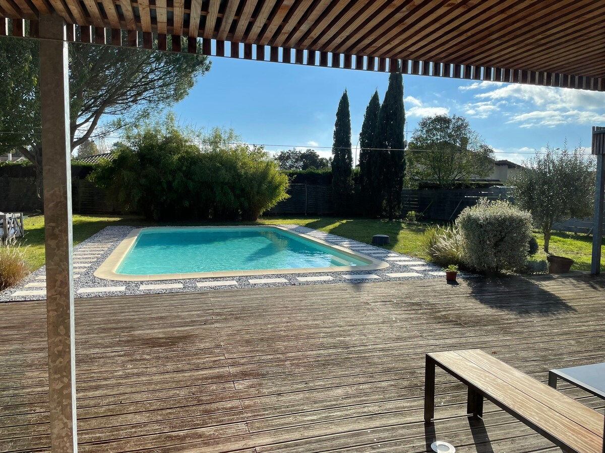 Chambre privée dans maison moderne avec piscine