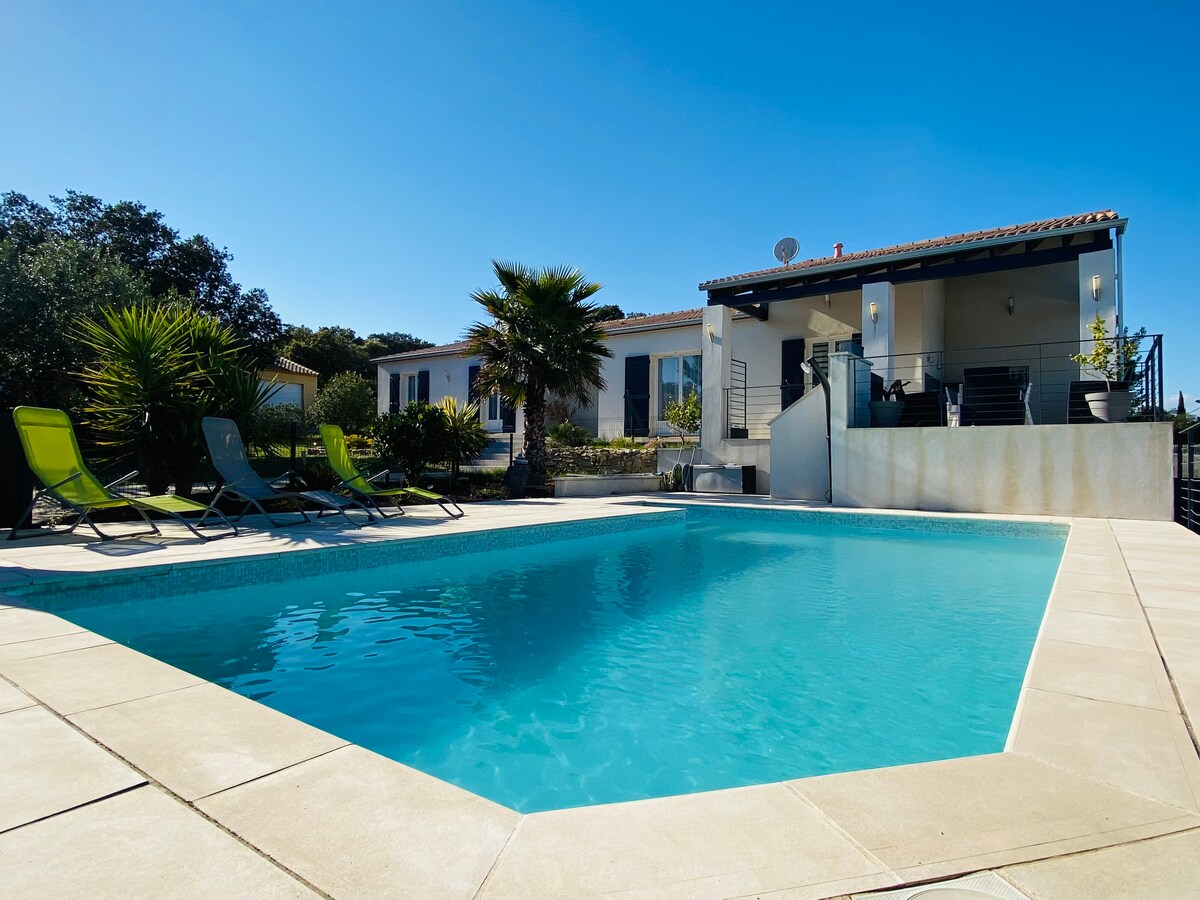 Magnifique villa avec piscine en bord de garrigue