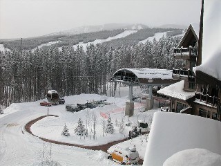 布雷克滑雪场/滑雪场。俯瞰山脉