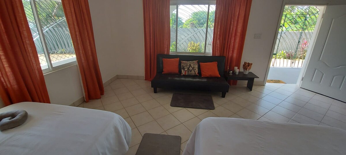 Large bedroom close to bar & restaurant Negril