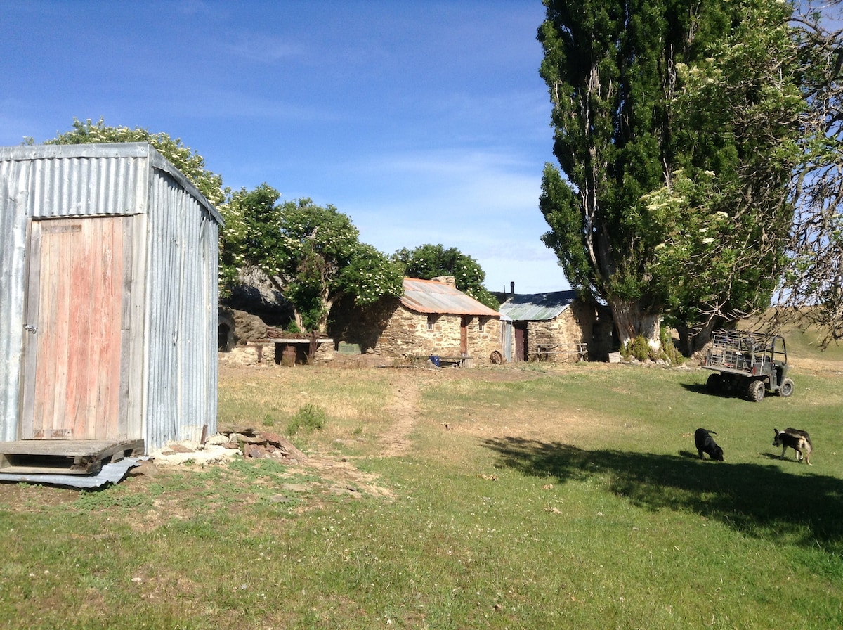 Bonspiel Gold Miner 's Stone Huts