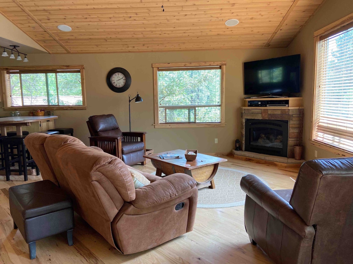 Montana - Lake Koocanusa Cabin