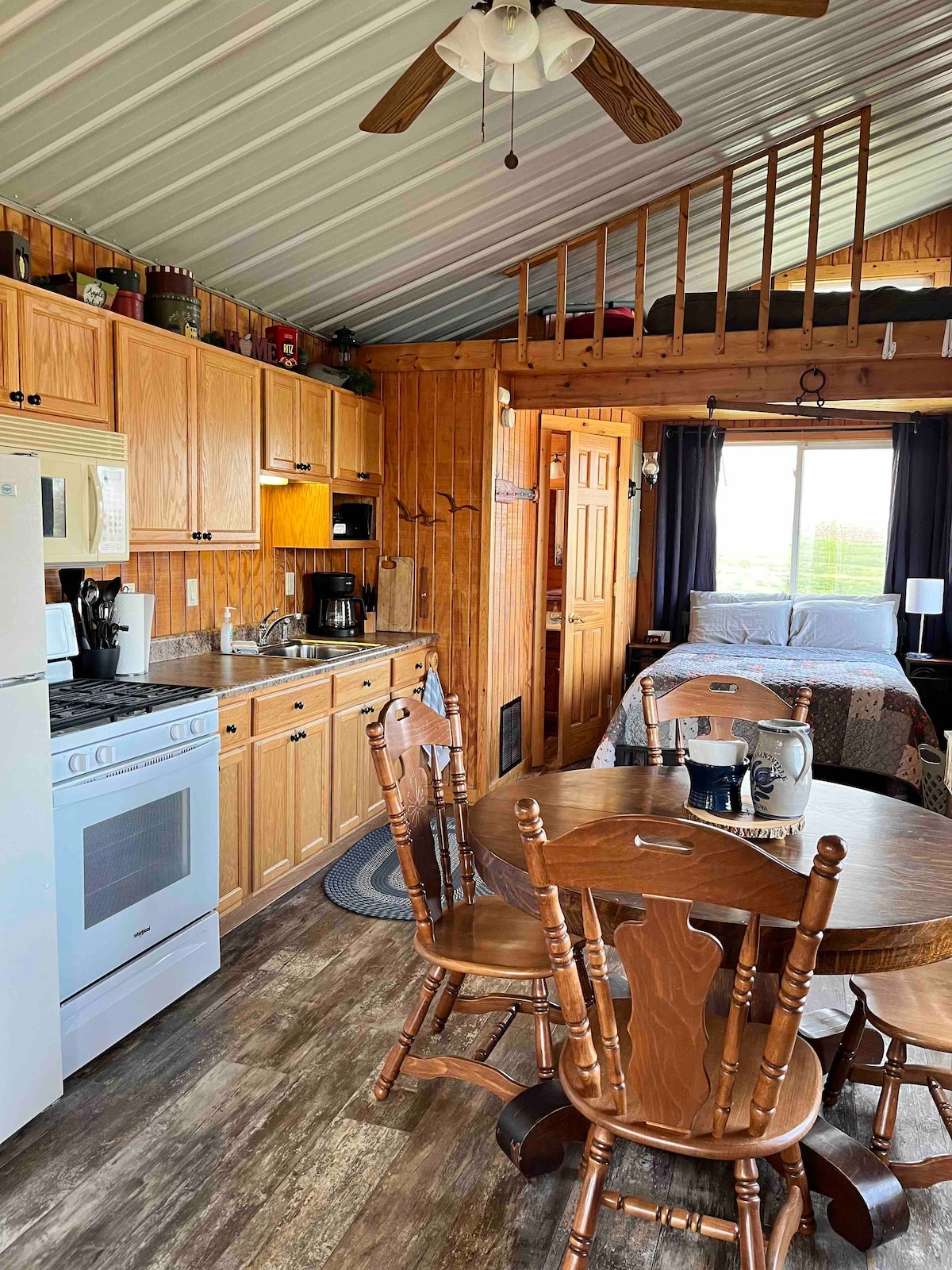 Pleasantville Country Cabin