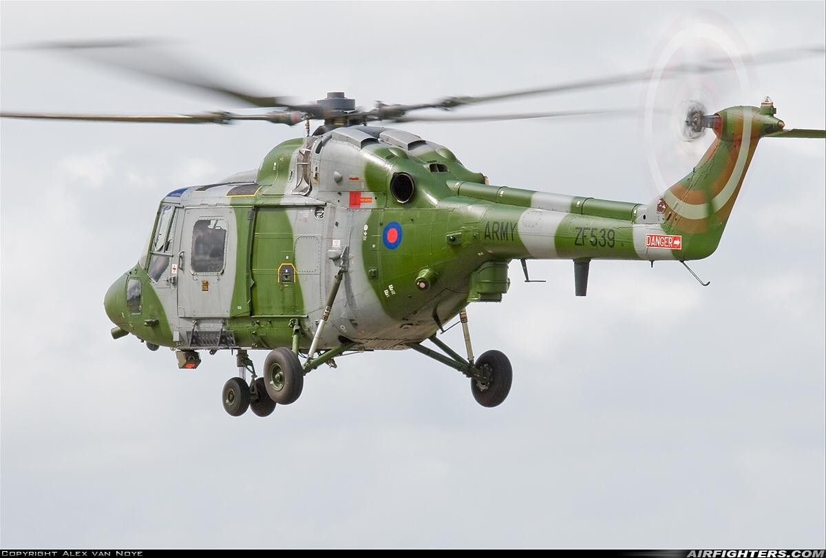 Lynx AH9A直升机豪华露营吊舱