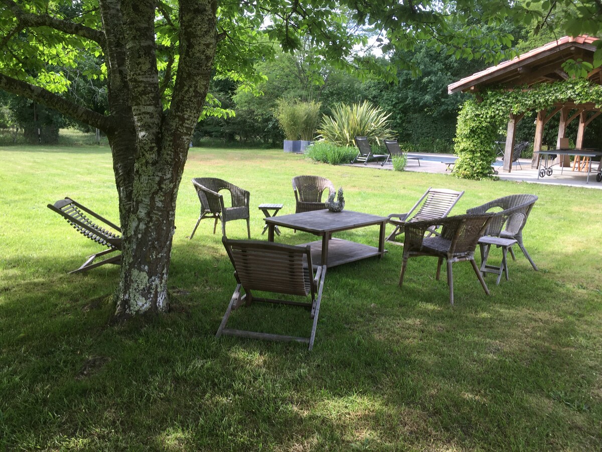 Maison restaurée, au grand calme, 10 pers, piscine