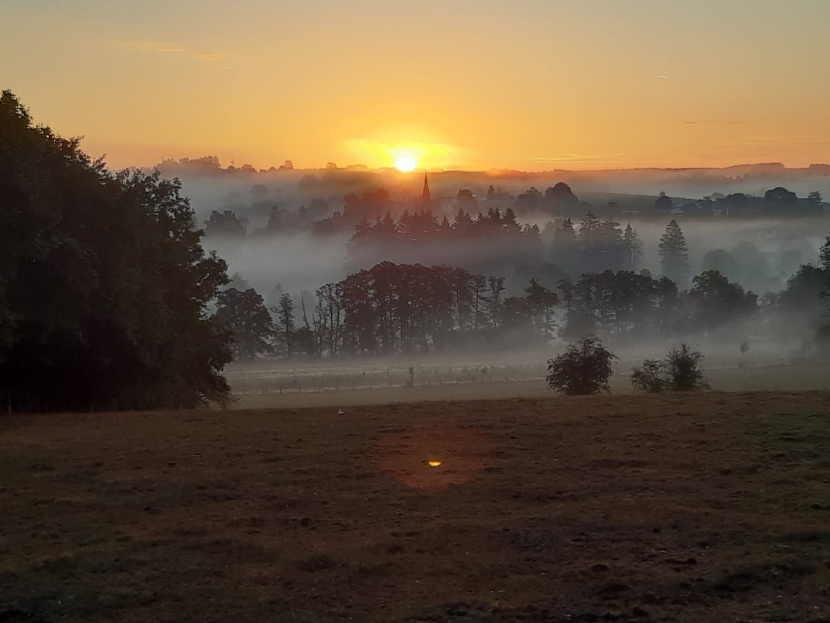 Aux champs de la colline