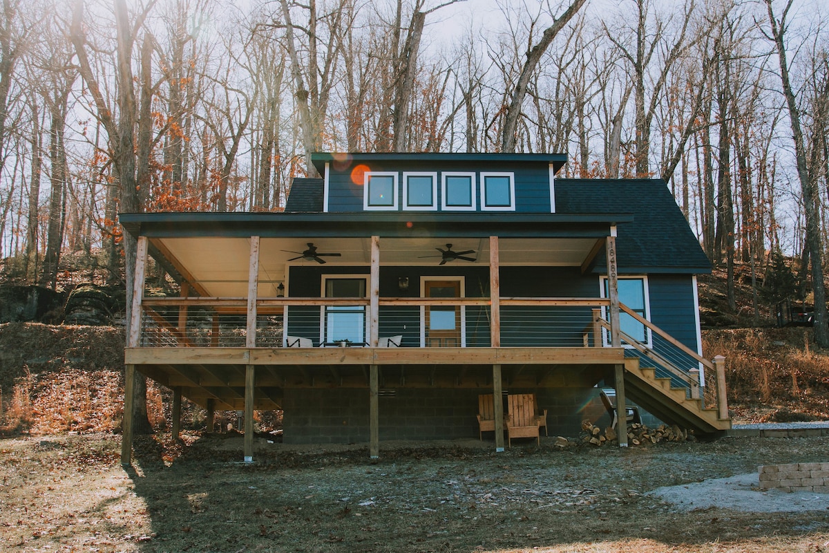 位于海狸湖（ Beaver Lake ）的舒适现代小木屋！ -「蓝色小木屋」