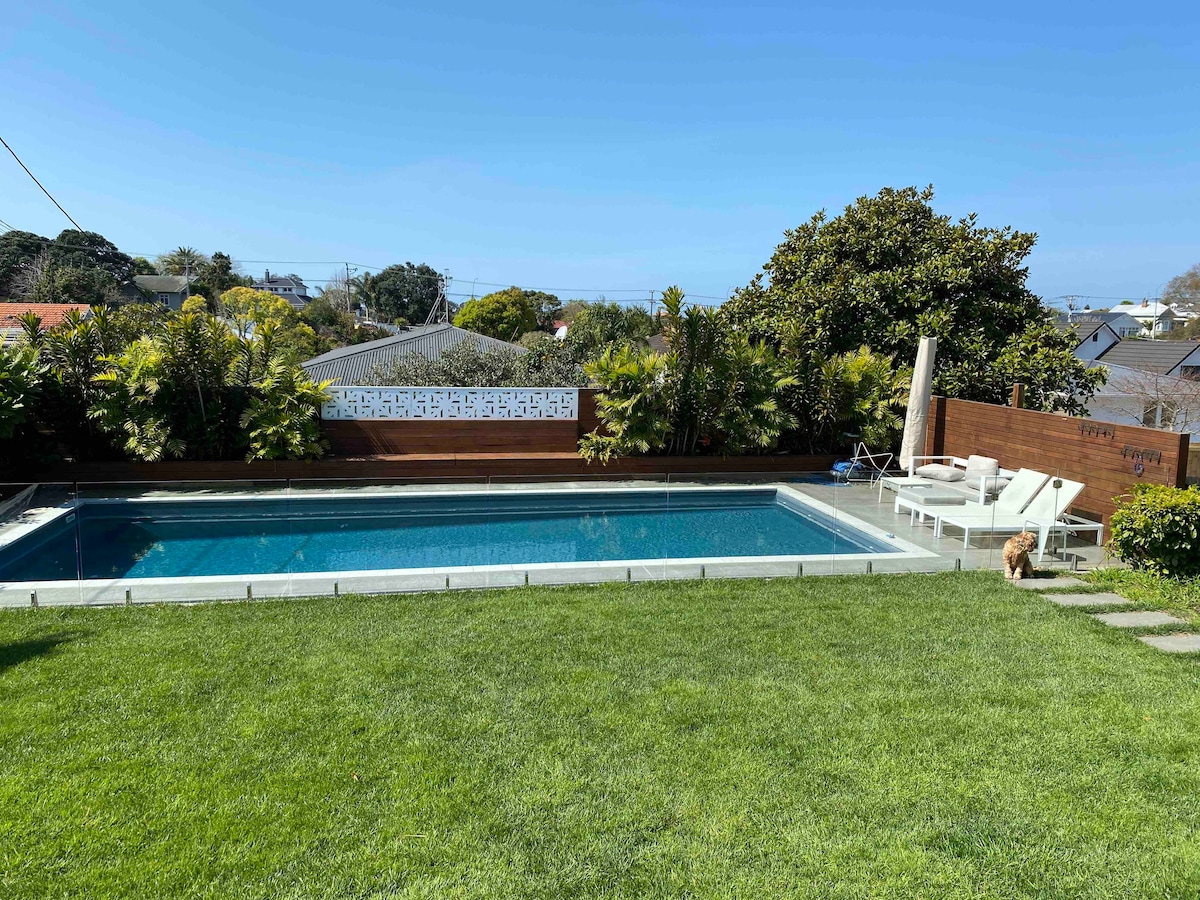 Fab Family Pad with Pool & Spa - avail for summer!