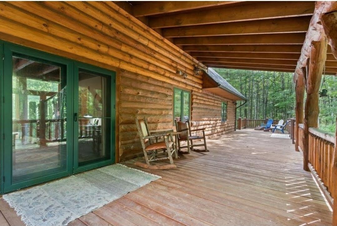 Timber Lodge on Large Wooded Lot mid Door County