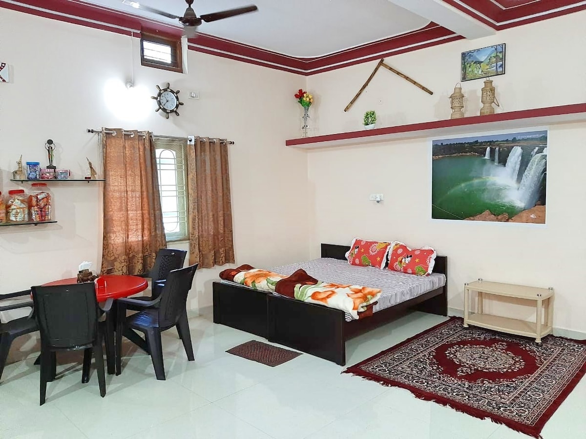 1 Bedroom Luxurious House in Jagdalpur (Sleeps 8)