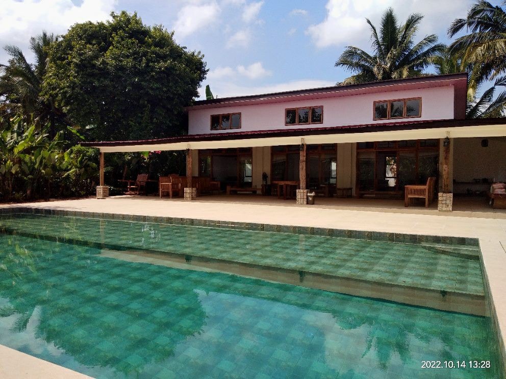 Private 3-BR Farmhouse Getaway with Large Pool