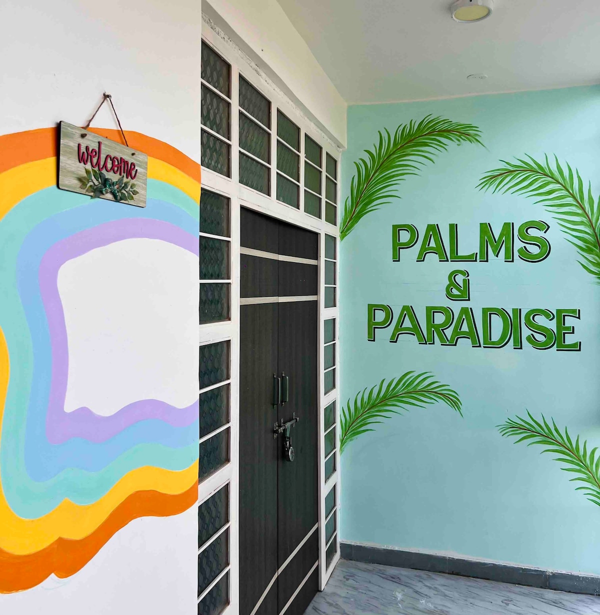 Palms & Paradise