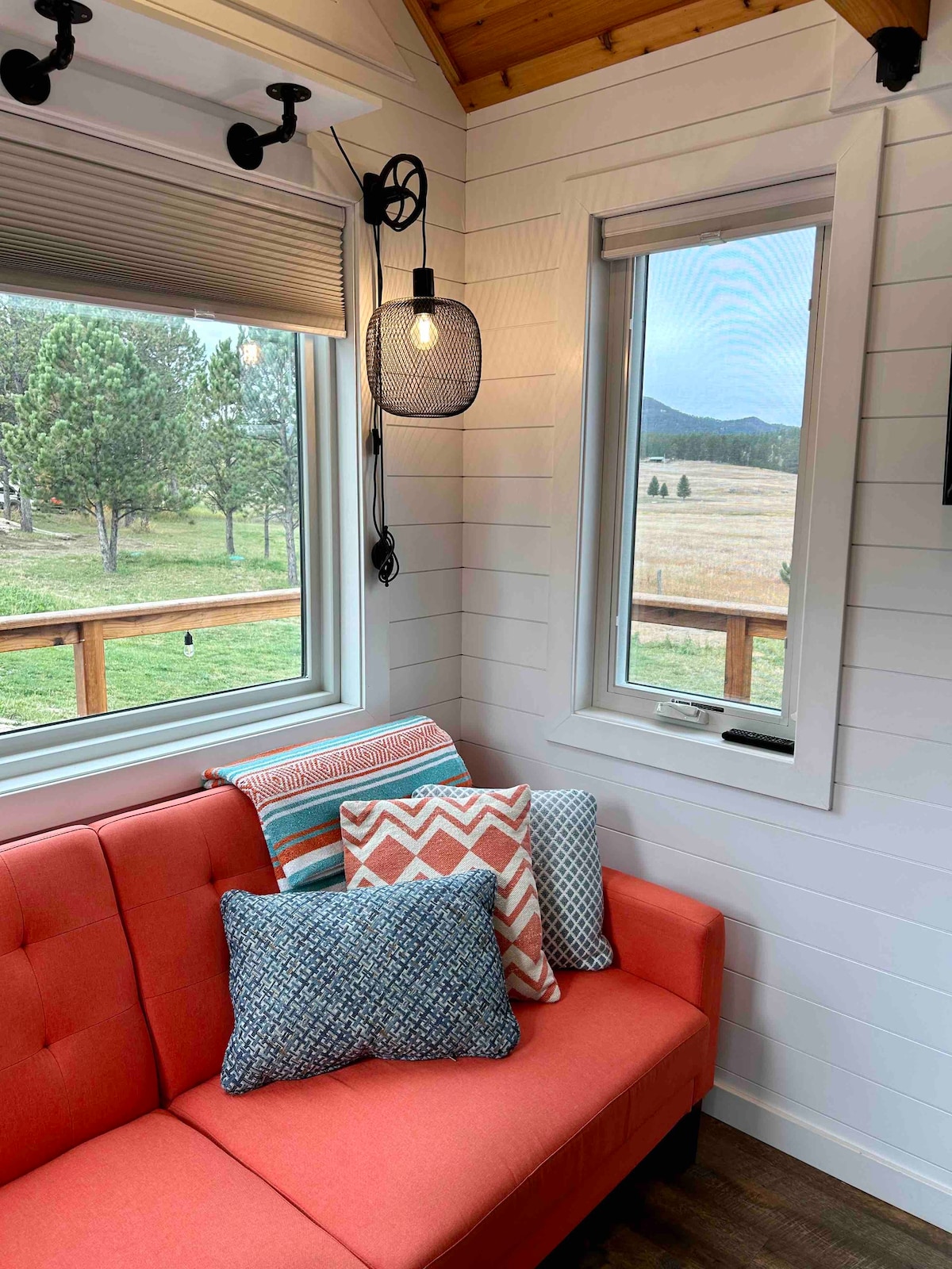 Rustic Modern Tiny House Next To Custer State Park