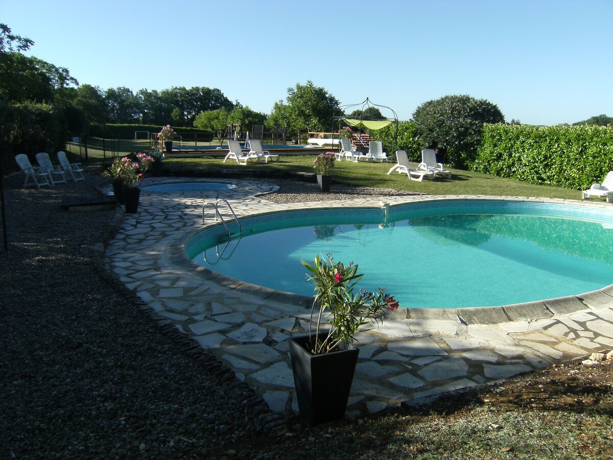 靠近Sarlat/Rocamadour的美丽环境-泳池
