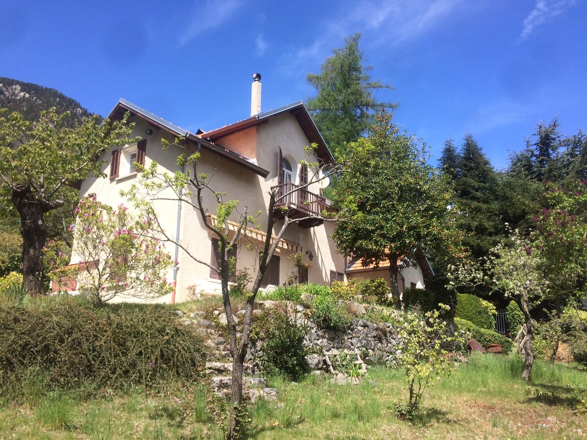 Gîte dans villa en pleine nature proche du village