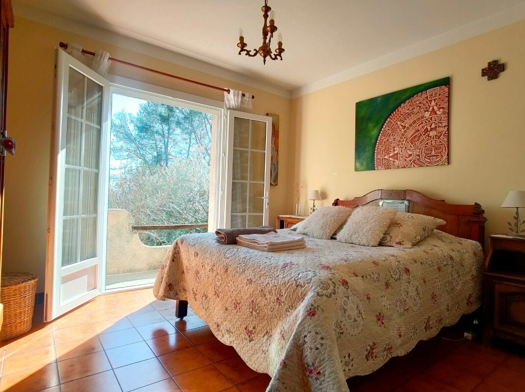 Room with double bed.Provencal villa. Nature&Relax