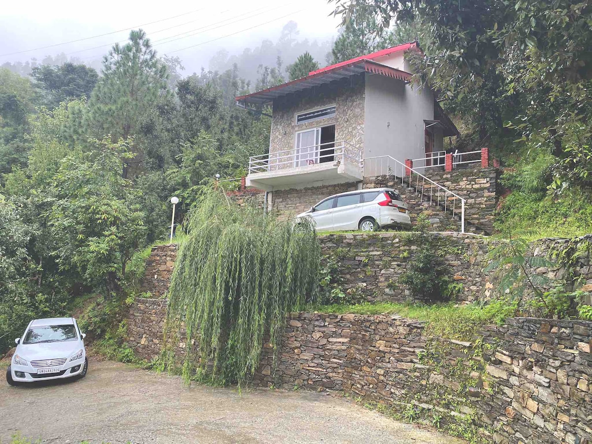 Charming independent cottage, Mukteshwar.