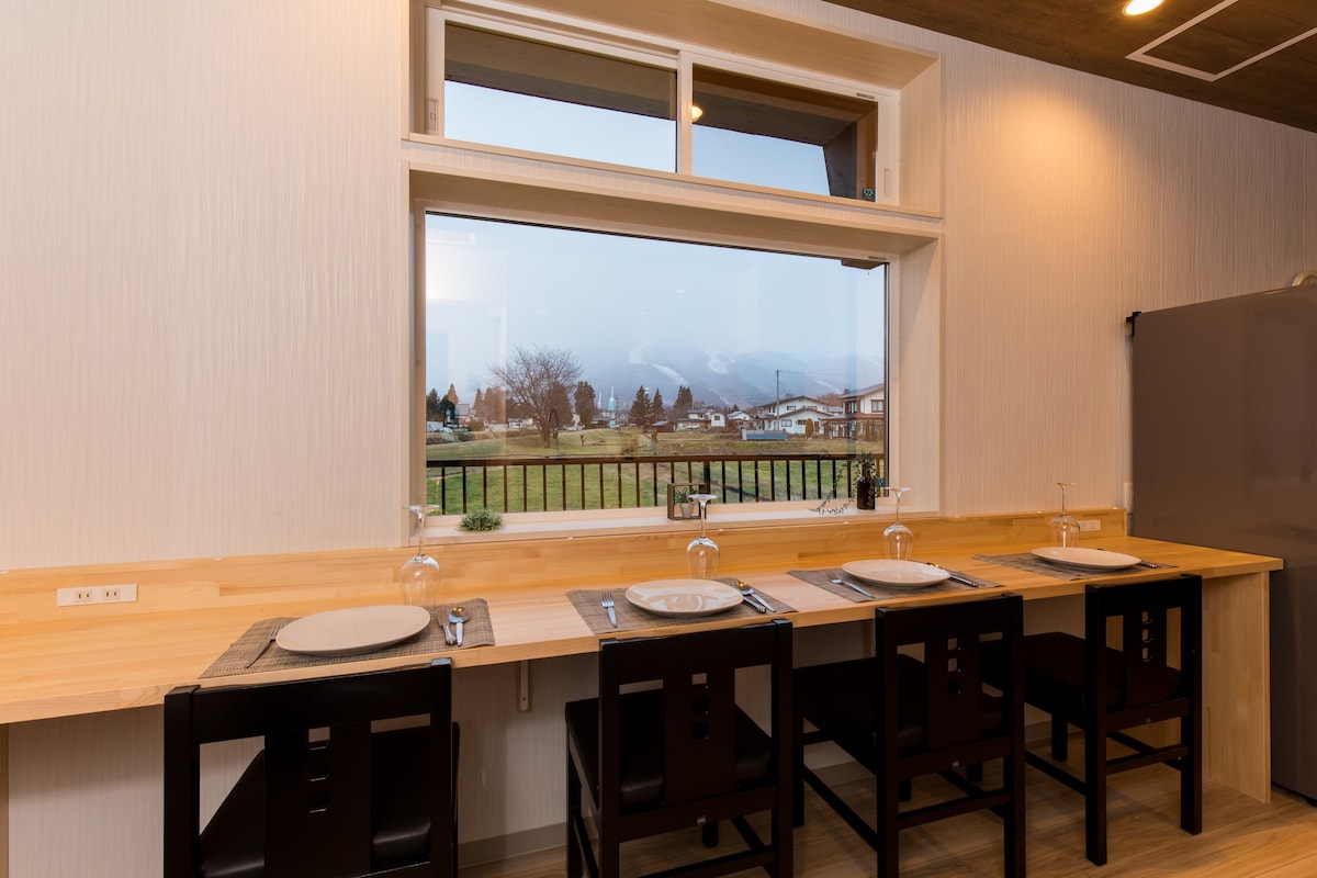 Apt B -  Deck and Stunning Views of the Alps