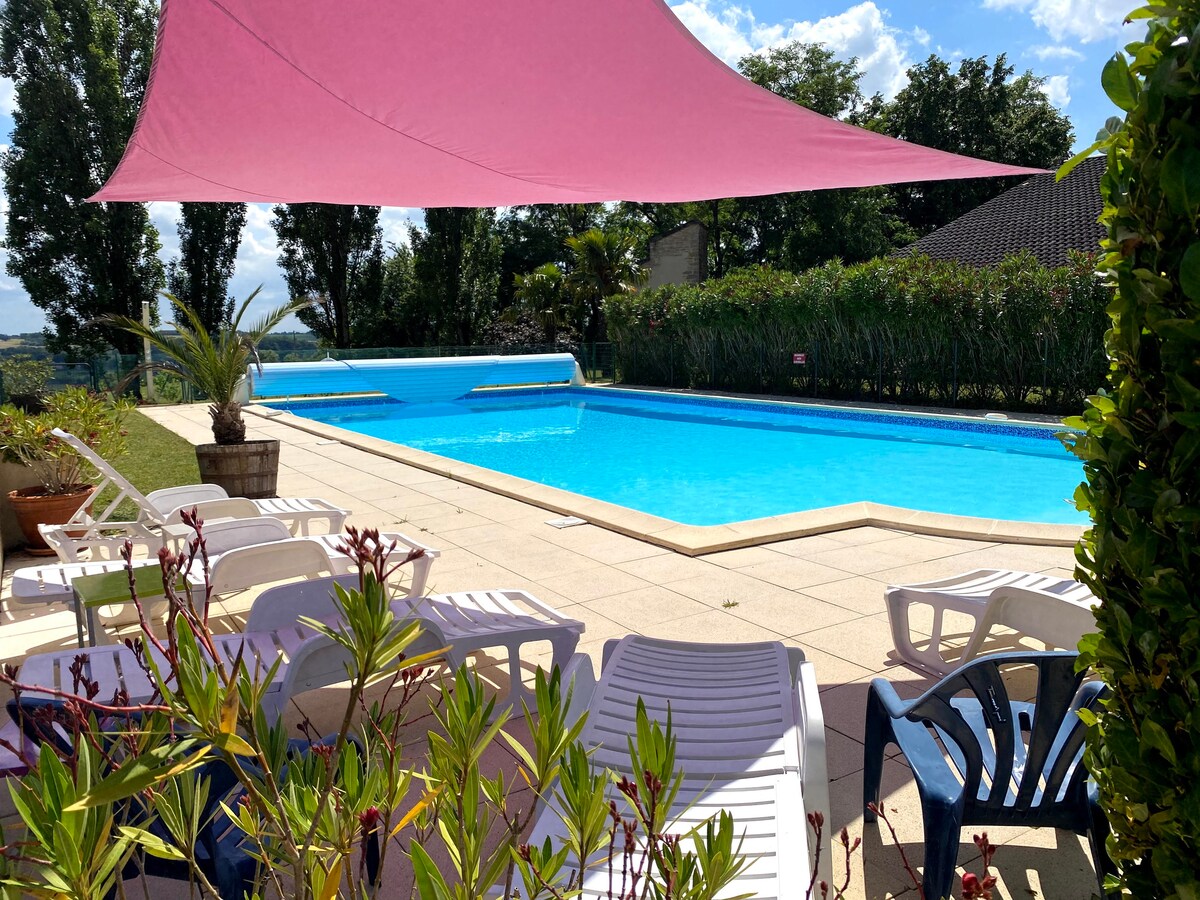 Monclar de Quercy: villa avec grande piscine + vue