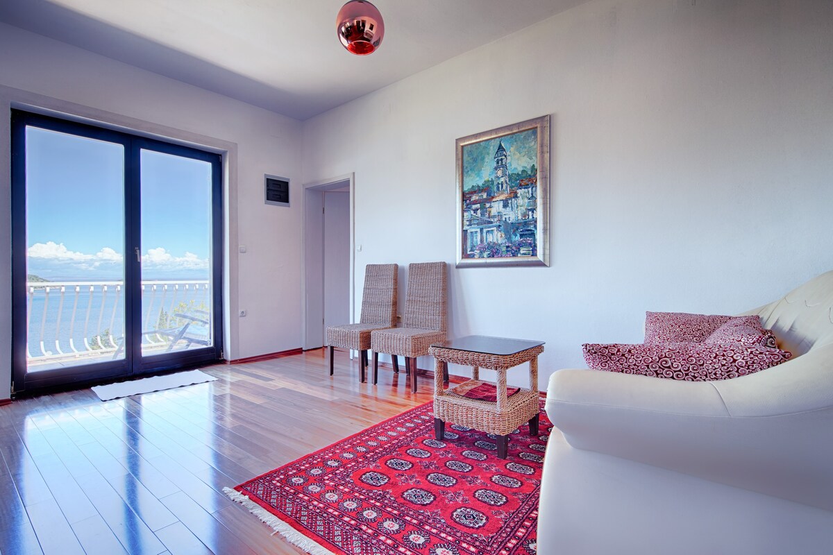 Apartment LuceIssa (beautiful seaview, terrace)