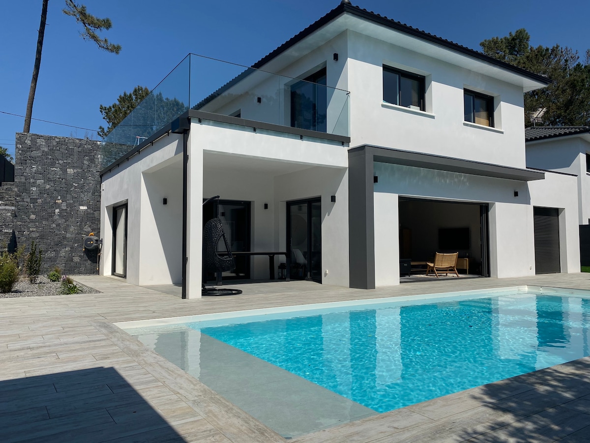 Villa + piscine chauffée à Chiberta, plage à pieds