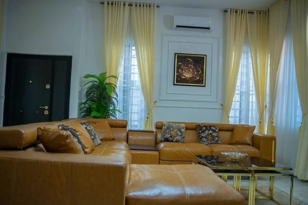 Luxury 5 bed house - All rooms with smart tv