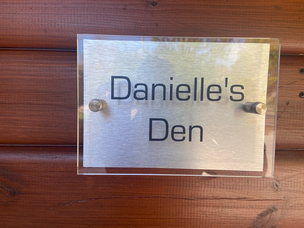 Danielle 's on