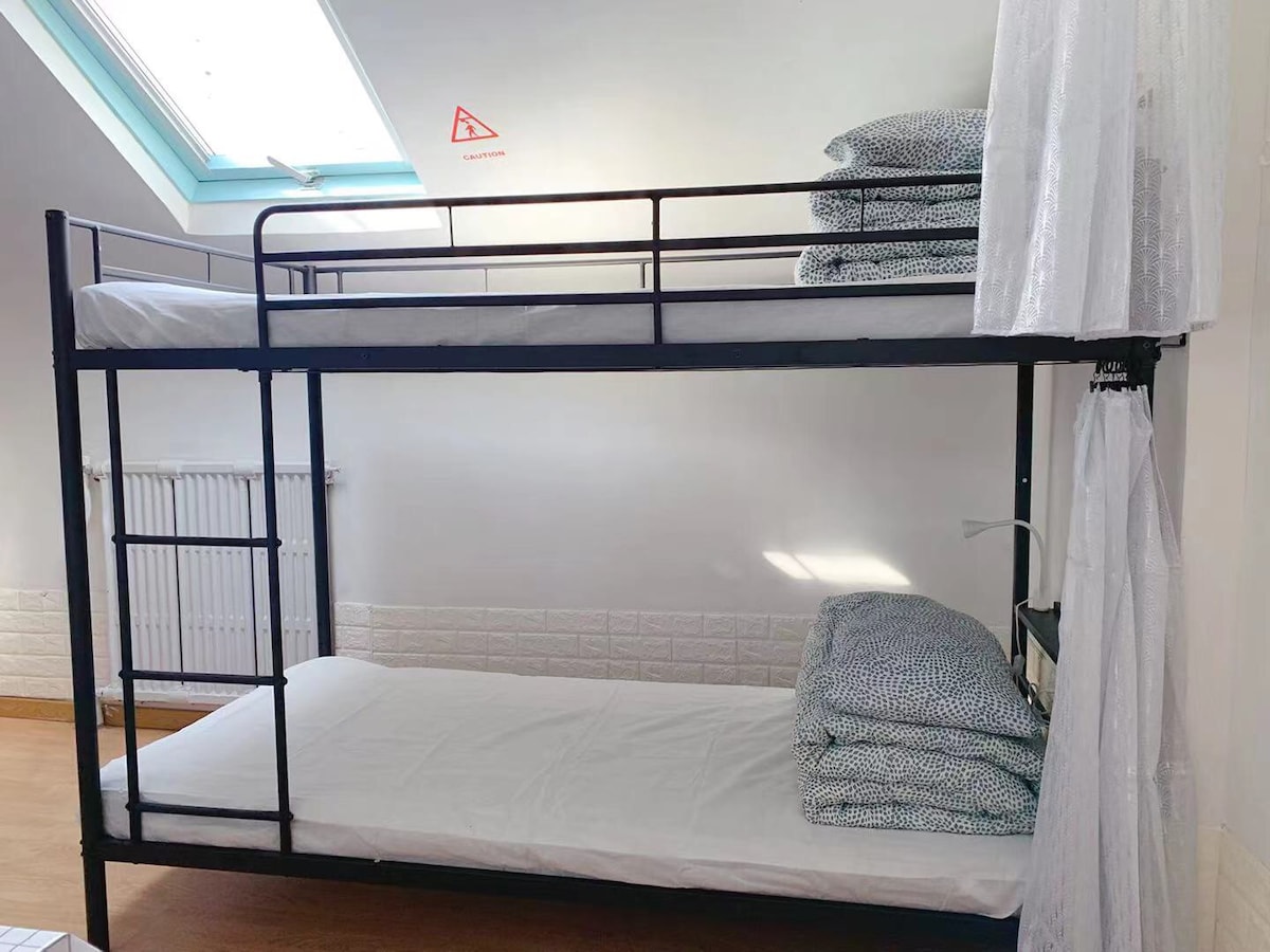 002 Men Shared Room - 1 Bed in a 6-Bed Dormitory