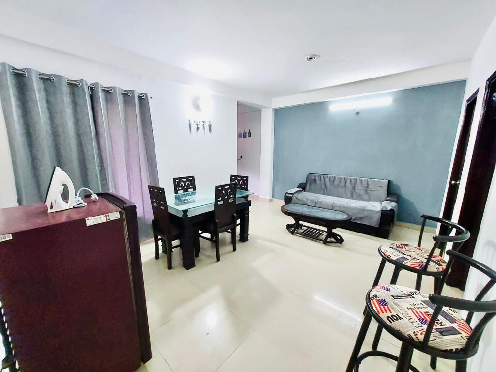 Comfortable 1bhk Appartment with free parking.