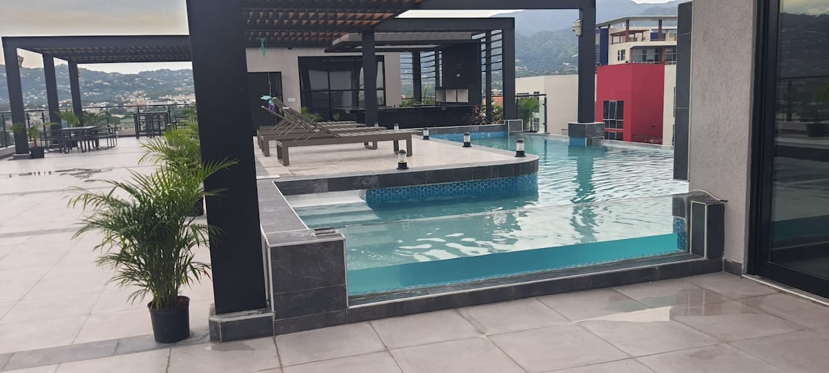 Paradise Haven at Genesis 28 (rooftop pool, gym)