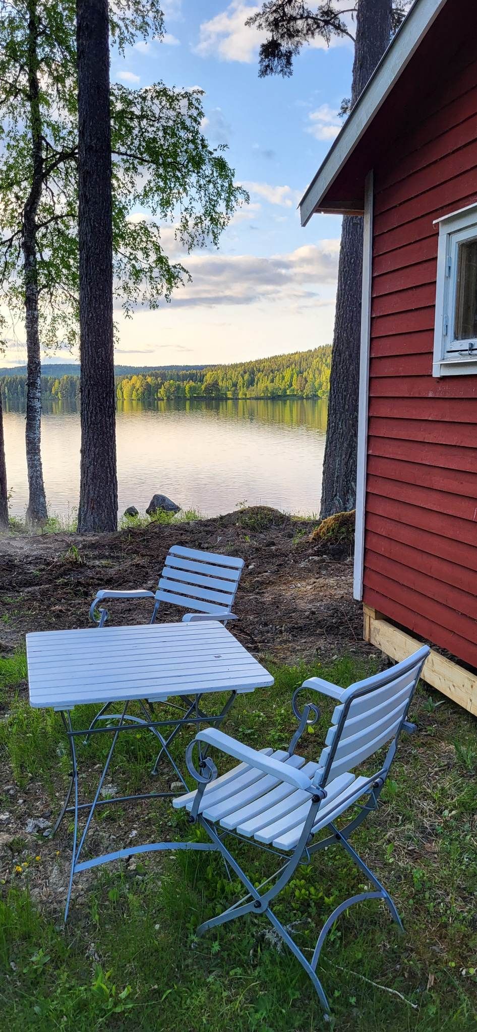 Liten och enkel stuga vid vatten, 106