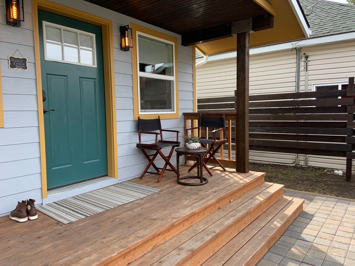 Modern Tiny Home- minutes from downtown La Grande!