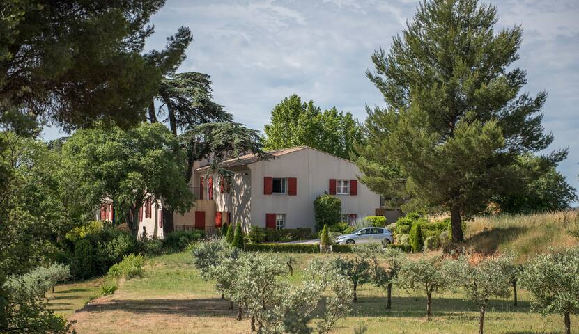 Châteauneuf-le-Rouge的民宿