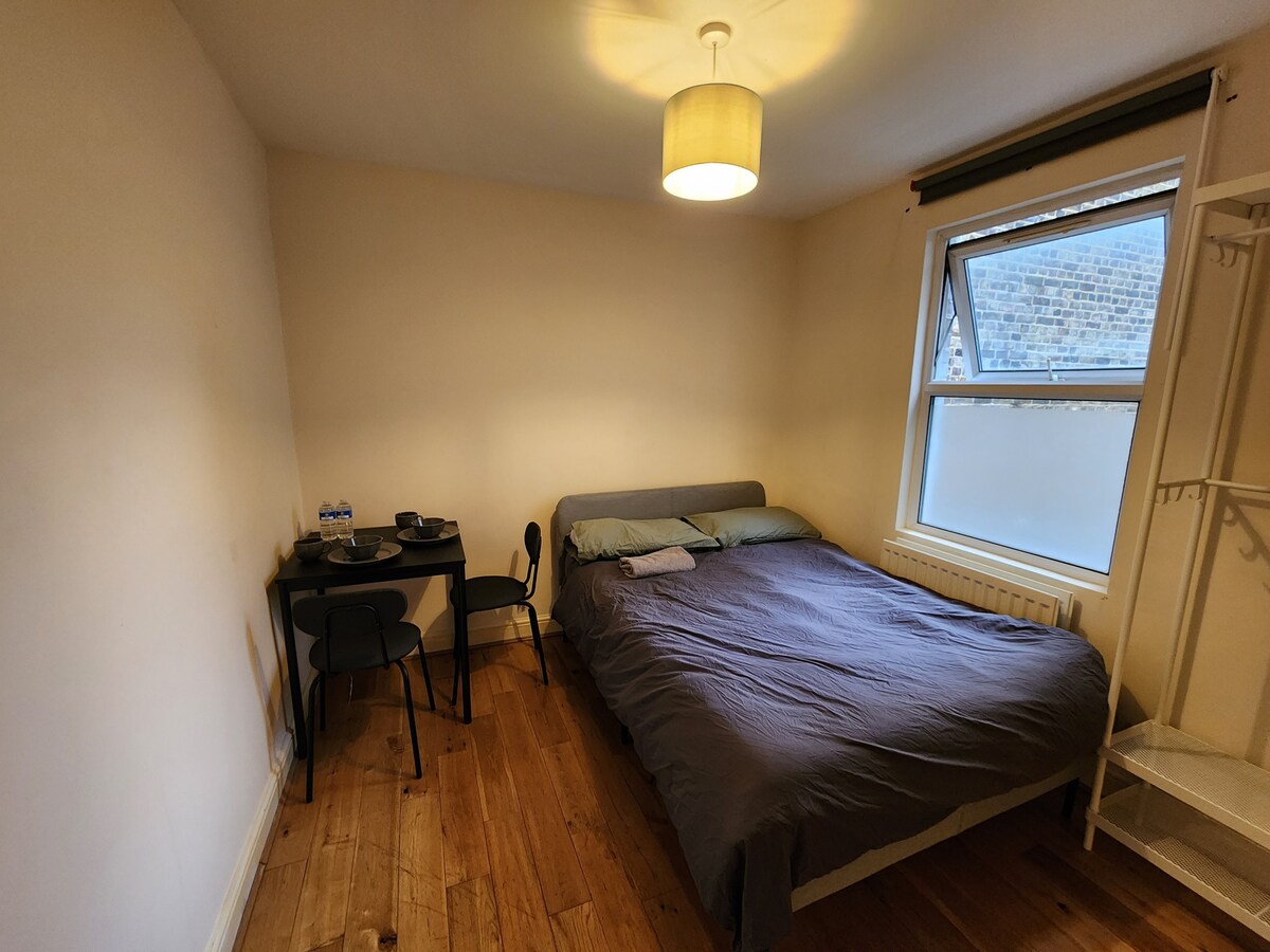 Clean quiet Safe Double room 2mins from Clapham
