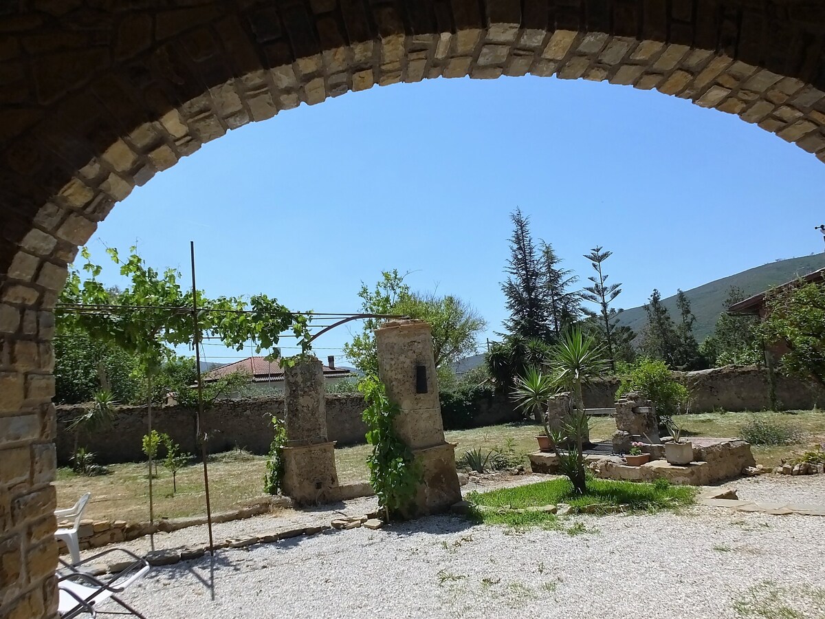 Antico casale in pietra ristrutturato nel Cilento