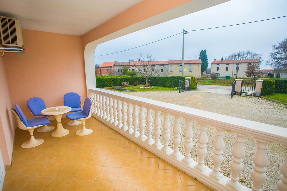 Two-Bedroom Apartment Koraca with Balcony