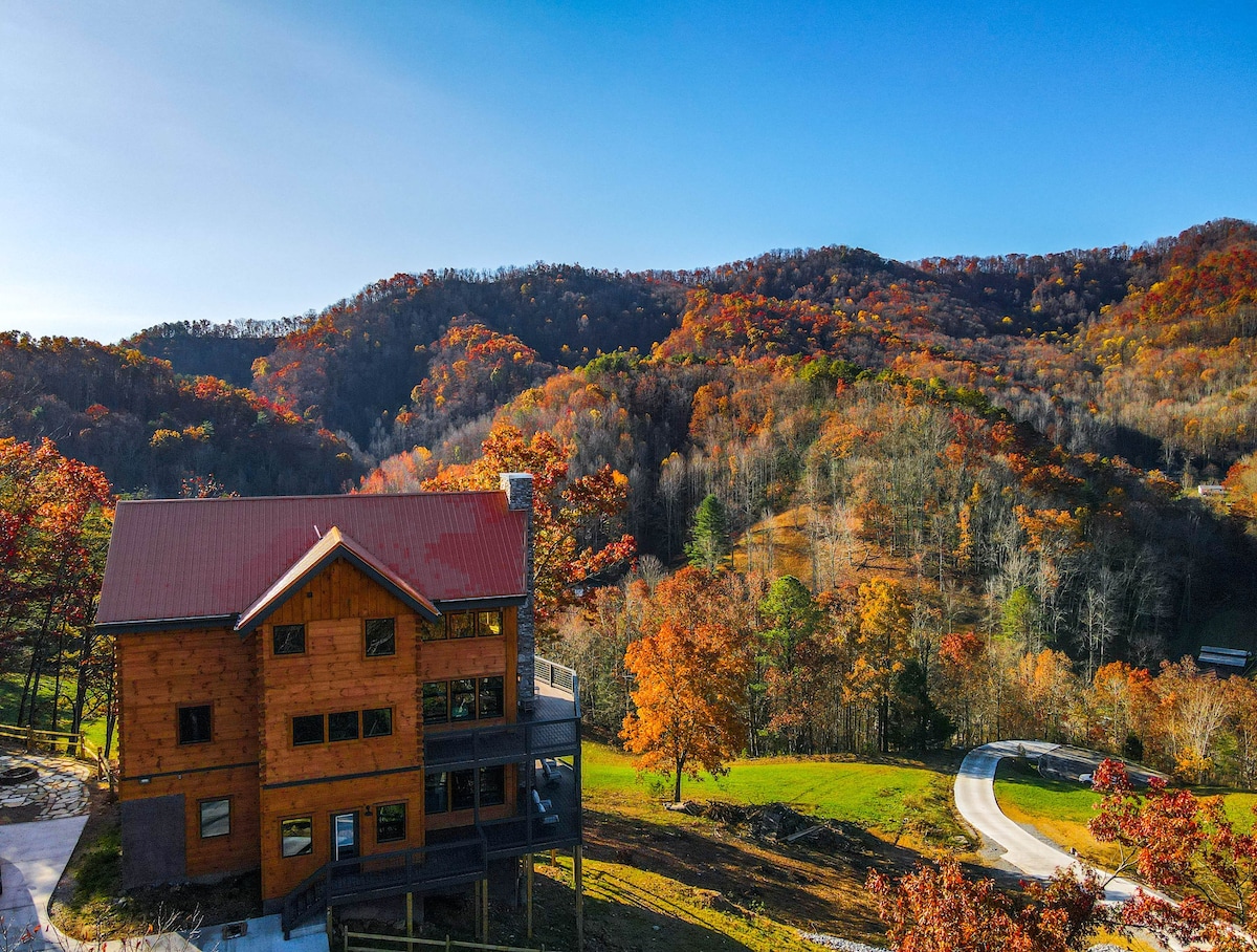 Incredible Views! | Highly Rated Family Lodge!