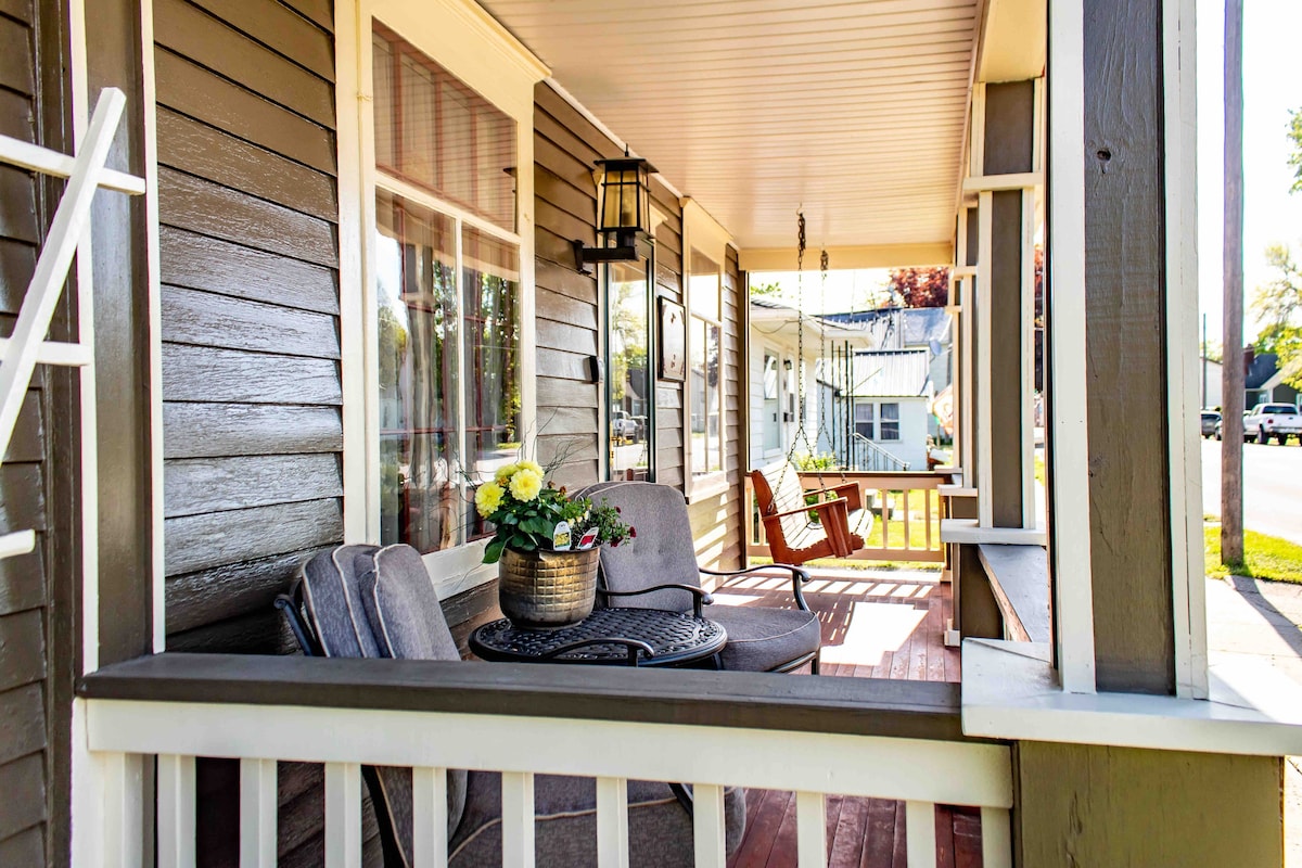 The Porch Swing Guest Haus -坐下来放松享受