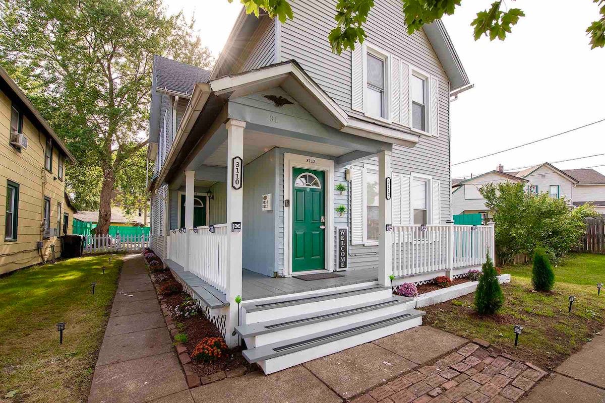 Tremont 's Emerald ： By Christmas Story House 2BR UP