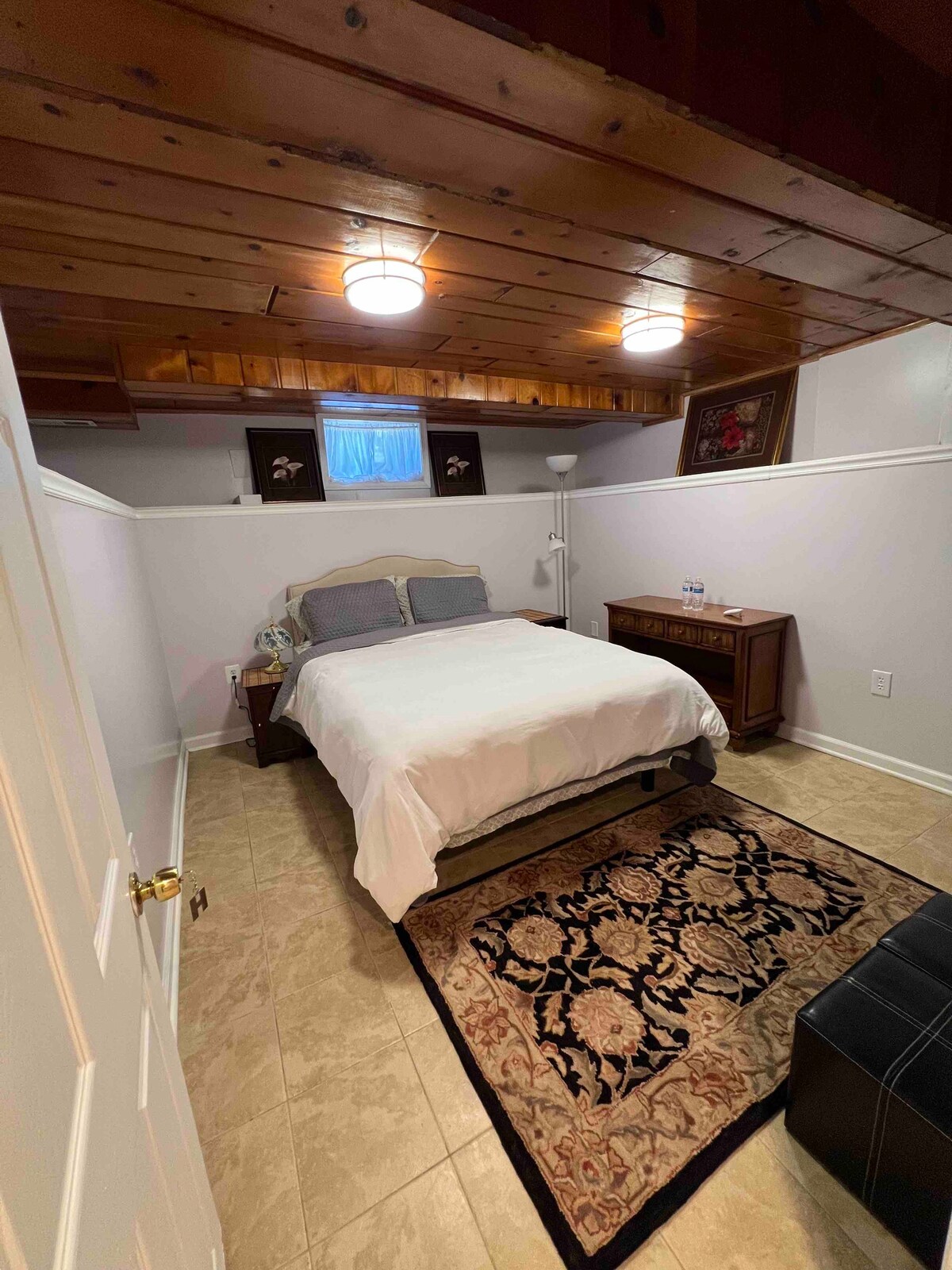 舒适房源中的私人宽敞卧室-位置优越