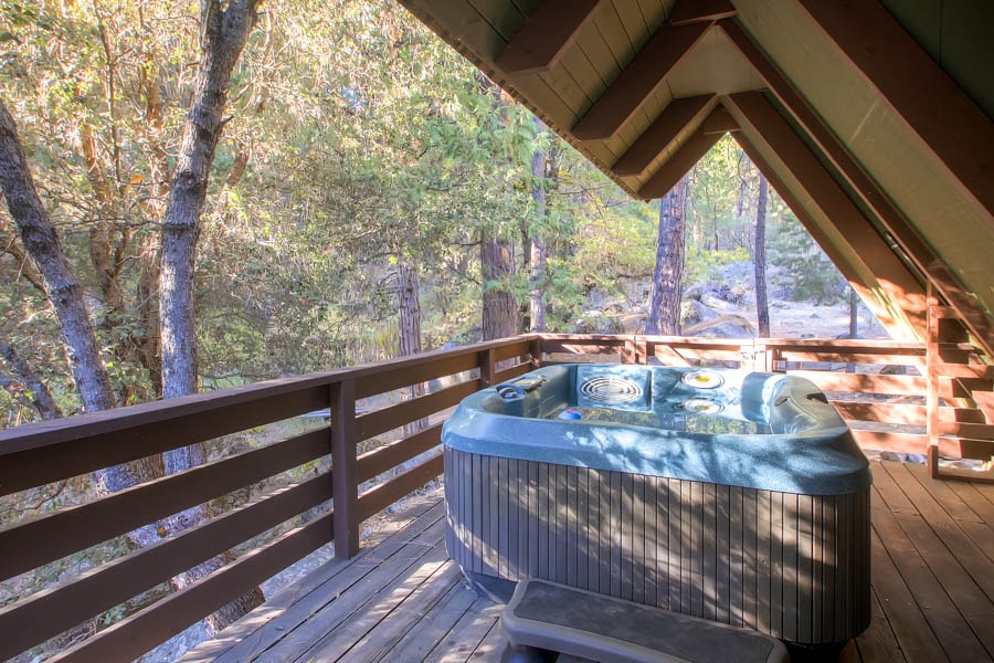 Yosemite 's Creekside Birdhouse