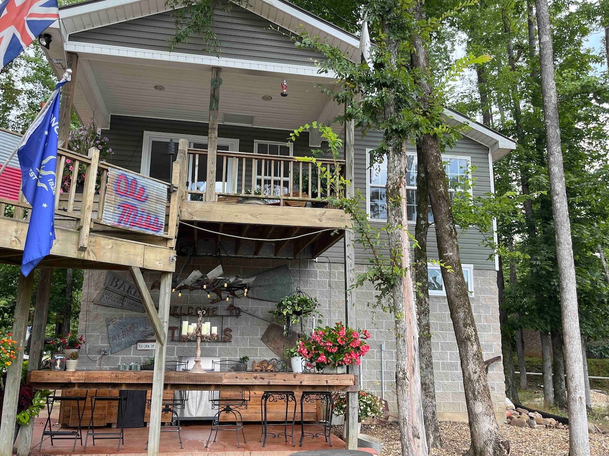 Ouachita River Treehouse