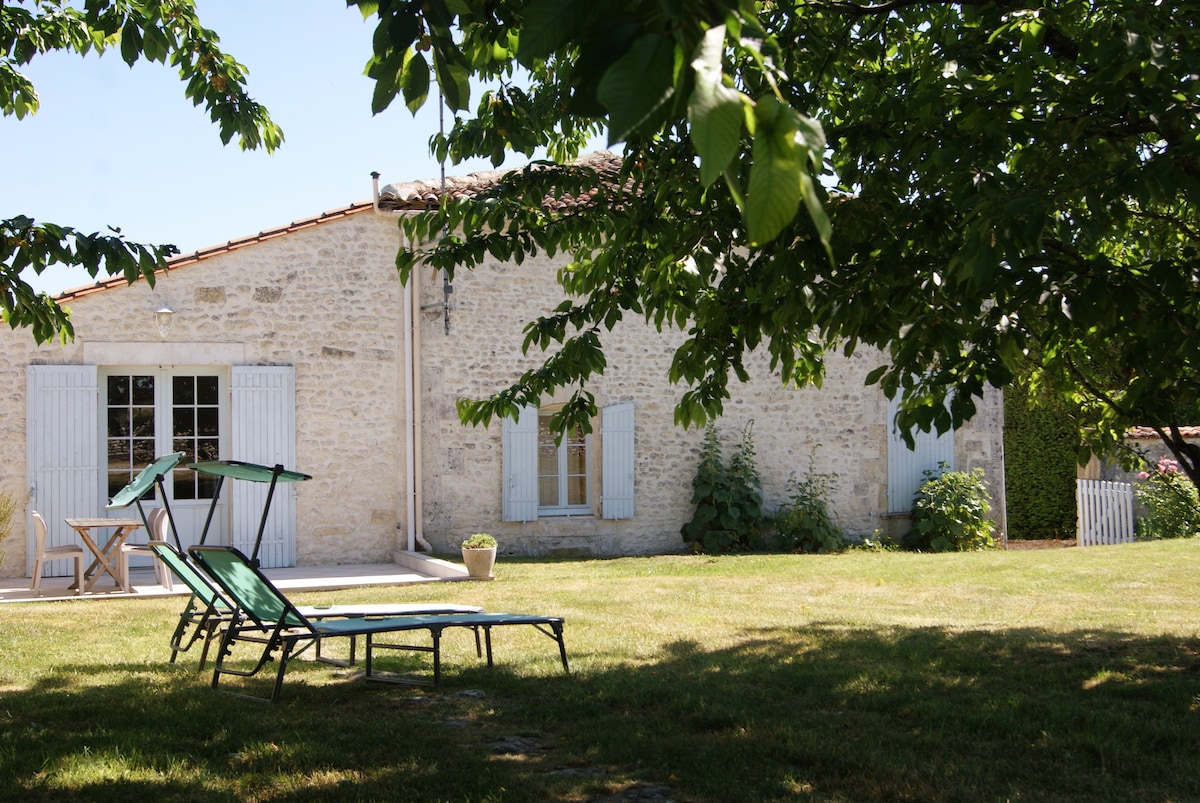 Gîte au milieu des vignes à 5 minutes de Jonzac