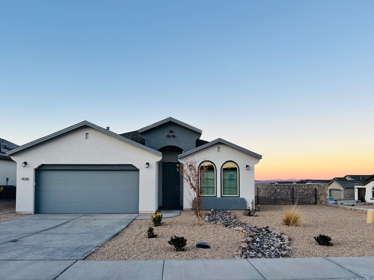 New Modern/Cozy Spacious Home