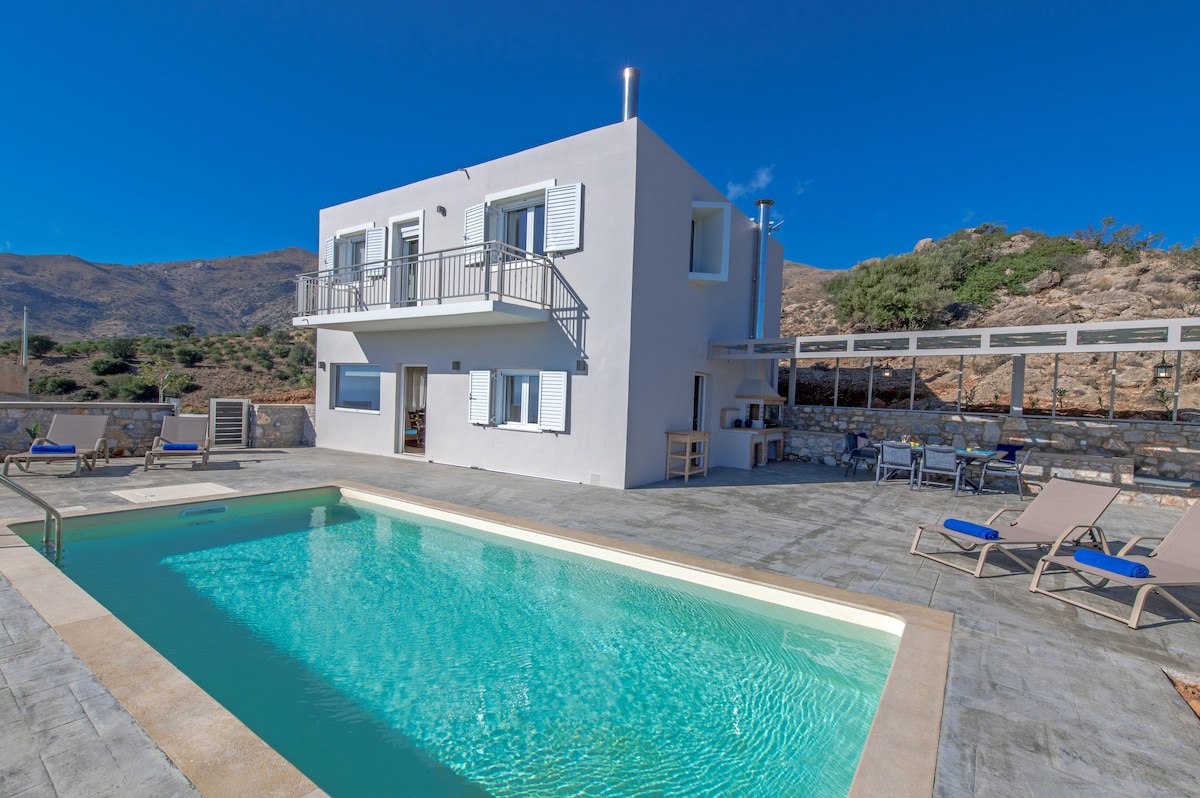 Tranquil sea view villa with pool,2km from beach!