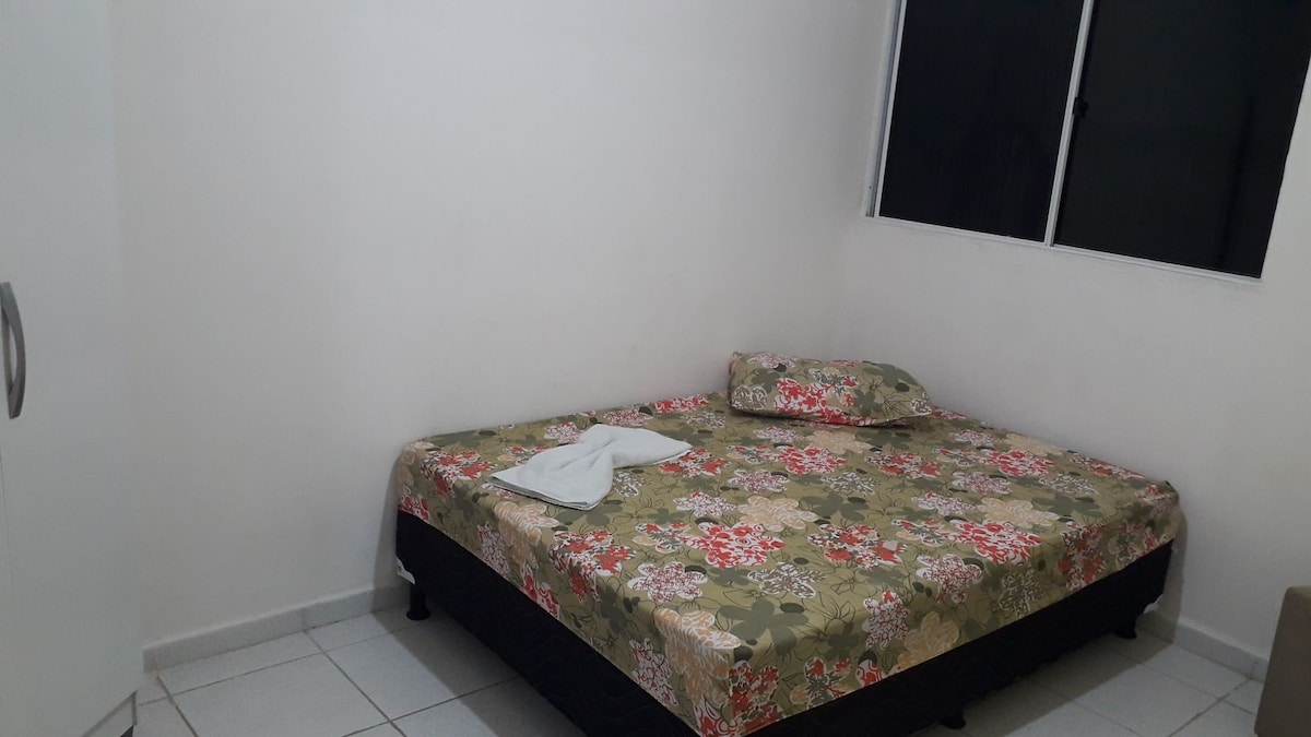 Apartamento  simples semi mobiliado 
área popular