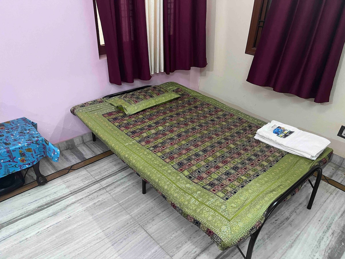 Premium room near Kashi Vishwanath & Kedar Mandir