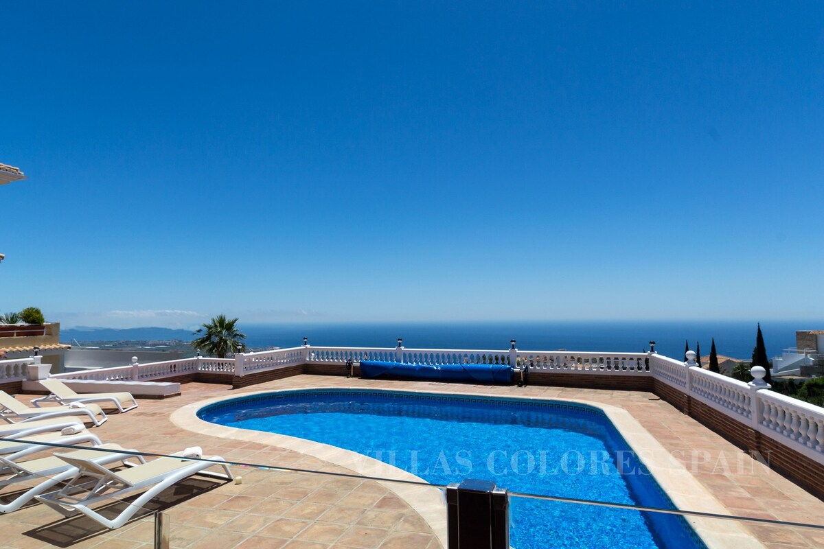 Villa Amani with private heated pool and seaview