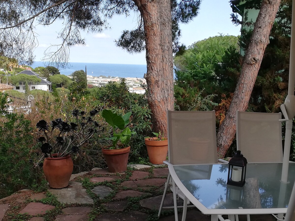 舒适的全景房屋、花园、海滩和巴塞罗那