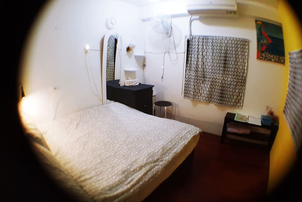 房间应有尽有 we provide ac, fan in the room.